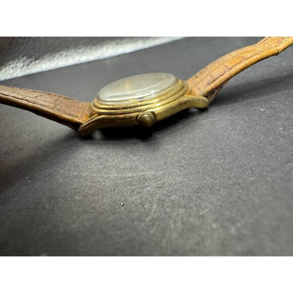 Vintage Fossil Collection Quartz Retro-Age Watch Gold Tone Brown Leather Strap main image 9